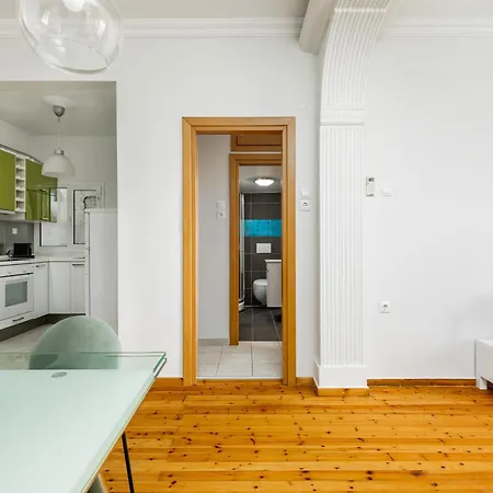 Idea Bu Halu!, In Center Of Daire Selanik